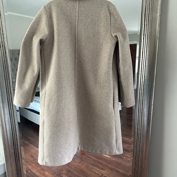 Med/spring/winter coat. Medium. Beautiful, classic and a practical piece. - Picture 4 of 5